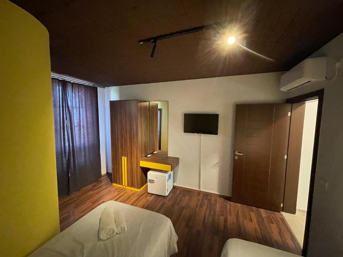 Hotel Hiserra プリズレン エクステリア 写真