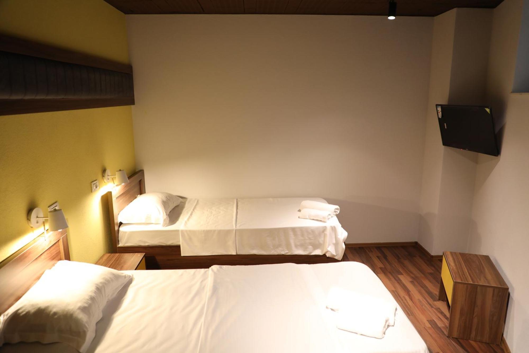 Hotel Hiserra プリズレン エクステリア 写真