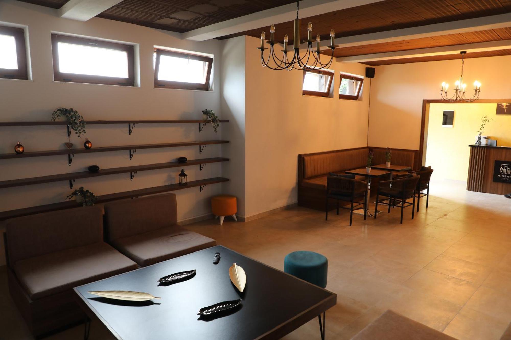 Hotel Hiserra プリズレン エクステリア 写真